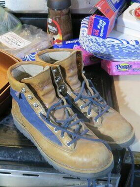 danner womens boots 7.5 mountain light
